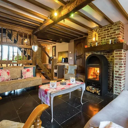 Scenic Retreat In Gimnee, Cleaning Included *